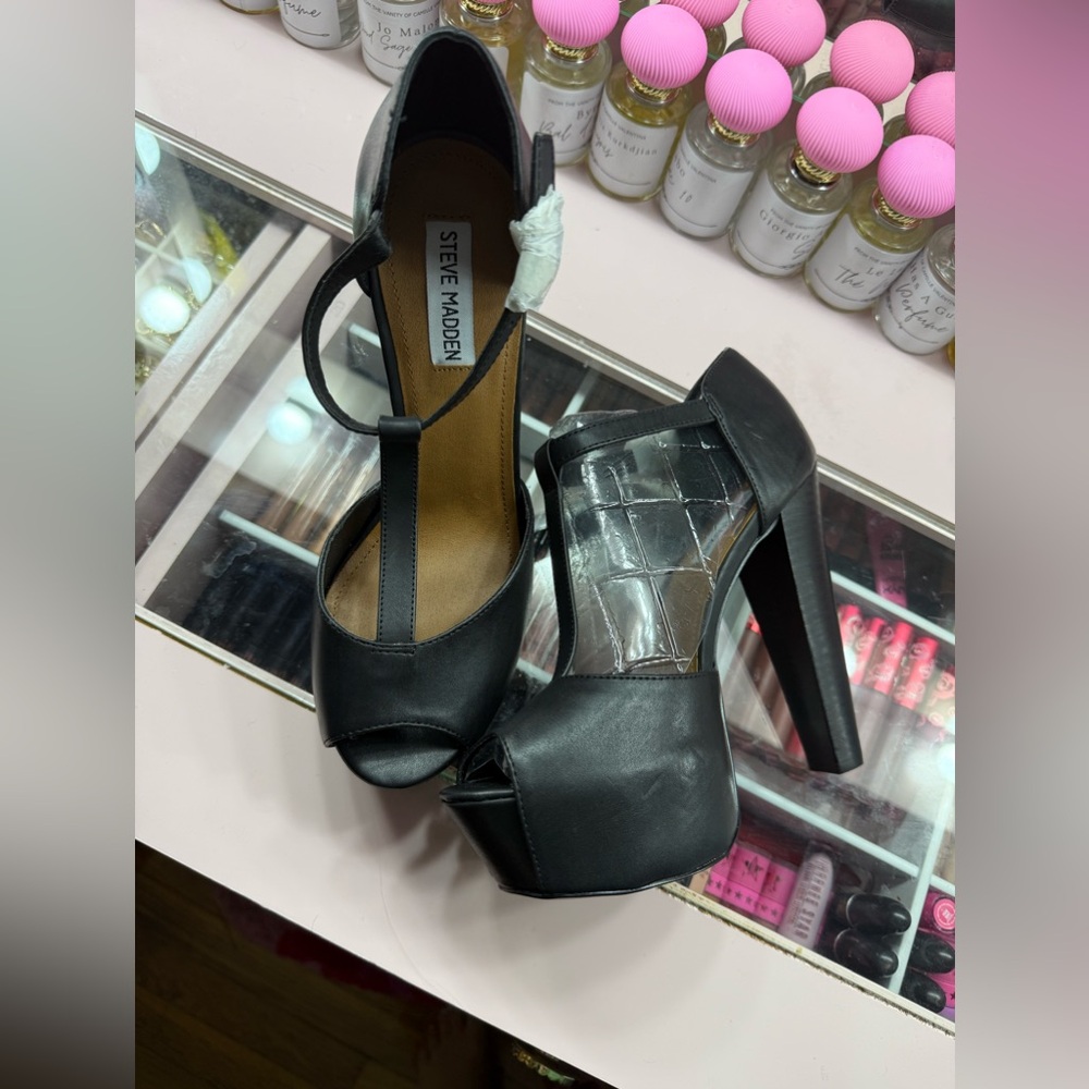 Steve Madden T-Strap Platform Heels Size 10 NWOT